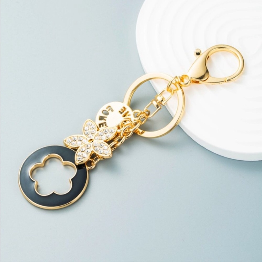NEW Four Leaf Clover Love Charm Crystal Flower Luxury Pendant Bag Keychain.